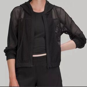Lululemon Black Mesh Jacket Size 8 M medium lightweight sexy w/ leggings